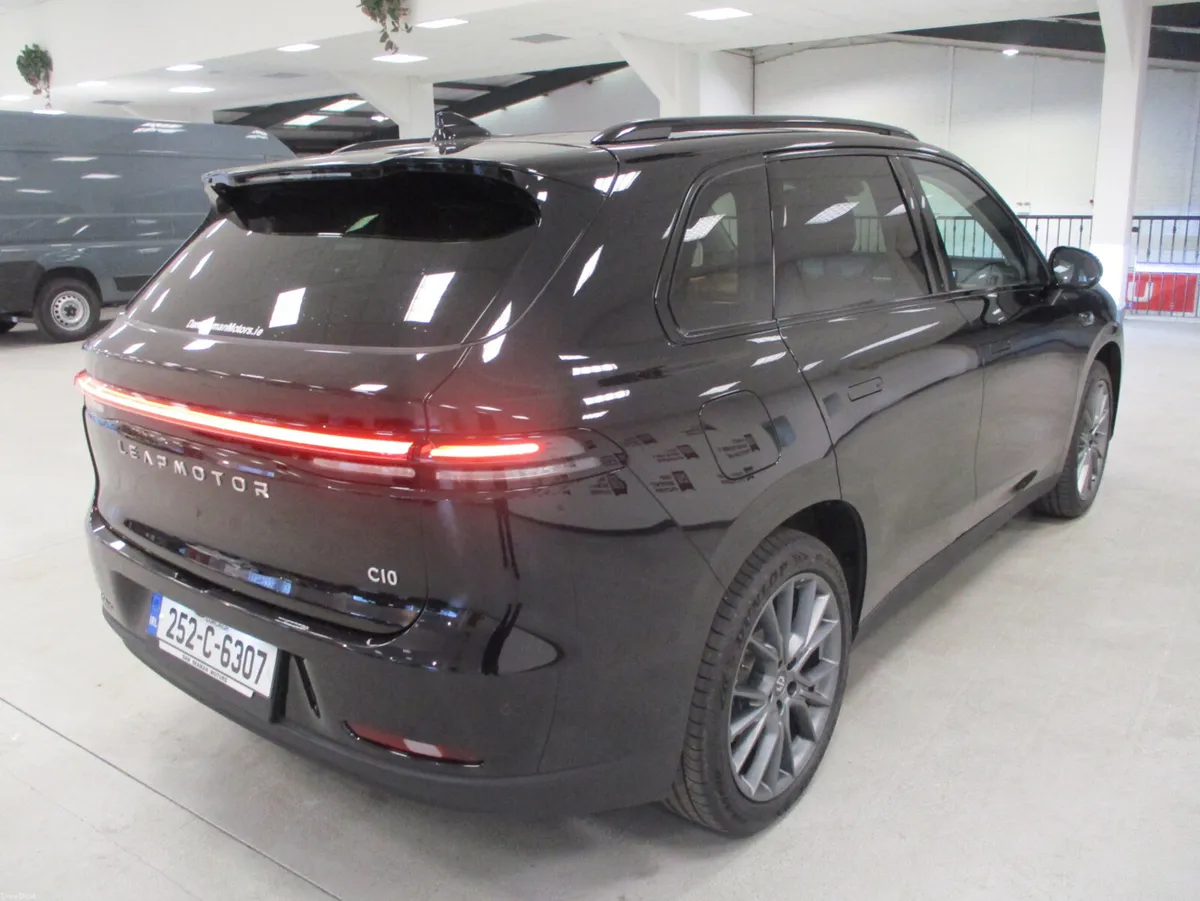 2025 Leapmotor C-10 R.E.E.V Design - Image 4