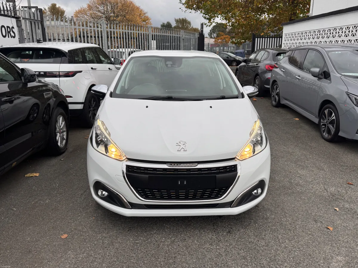 17 PEUGEOT 208 1.2 AUTOMATIC - Image 4