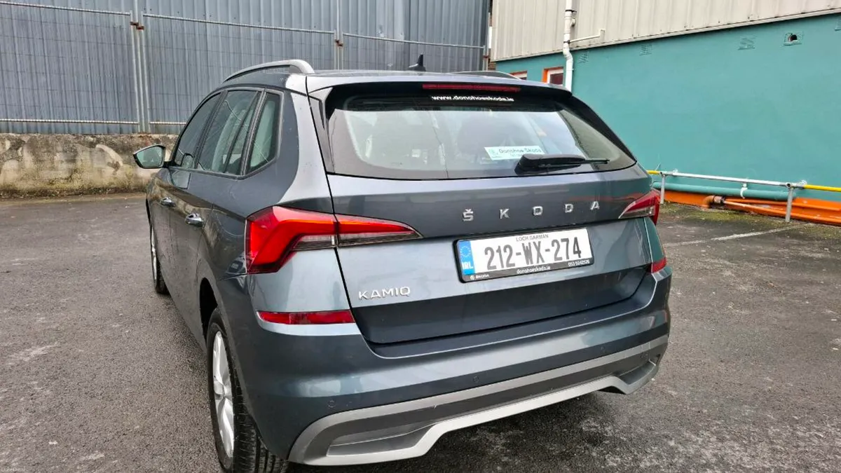 Skoda Kamiq hatchback (Petrol) Grey - Image 4