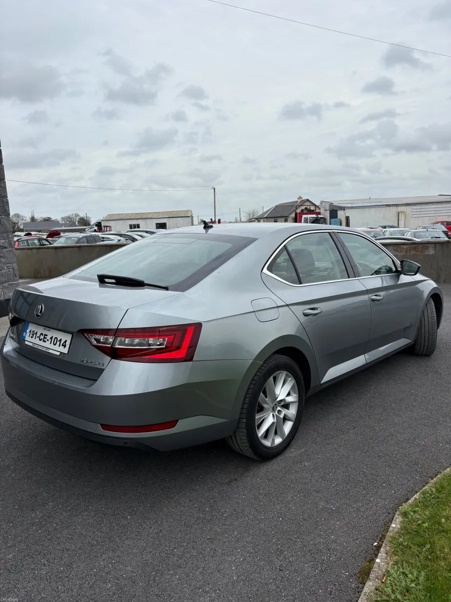 Skoda Superb 2019 - Image 4