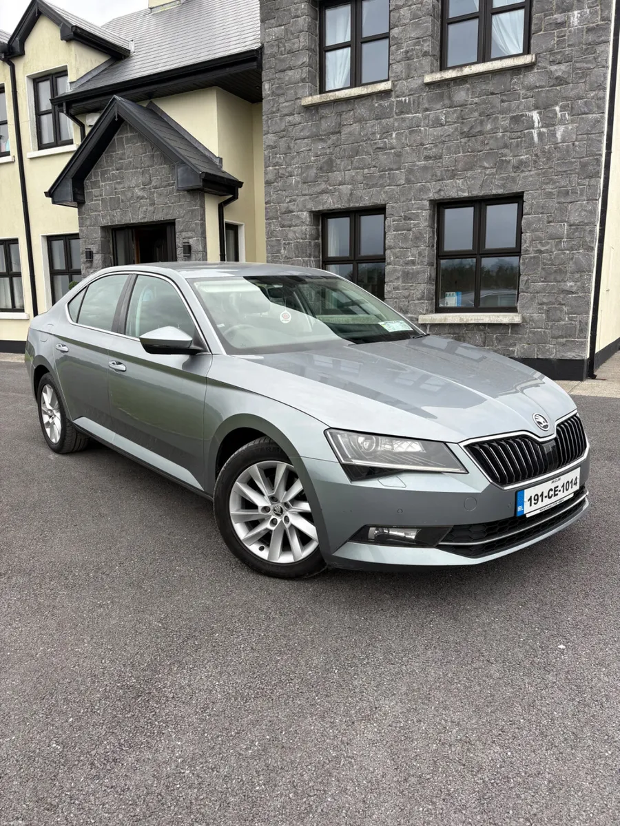 Skoda Superb 2019 - Image 1
