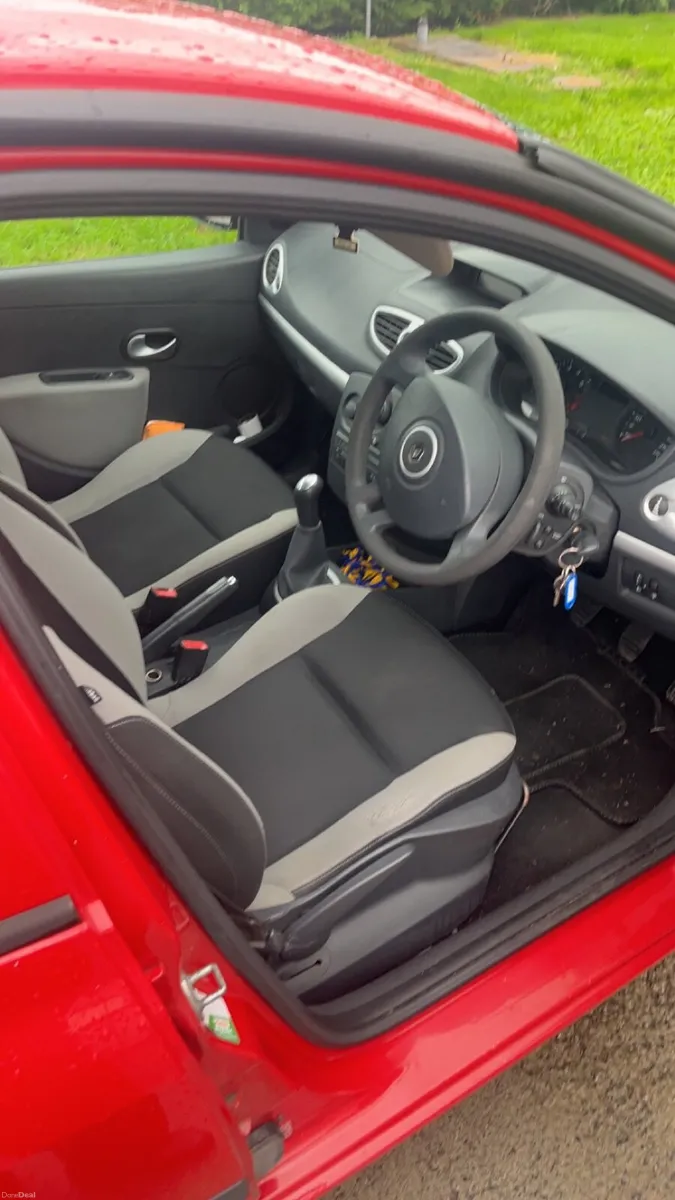Renault Clio 2012 - Image 2