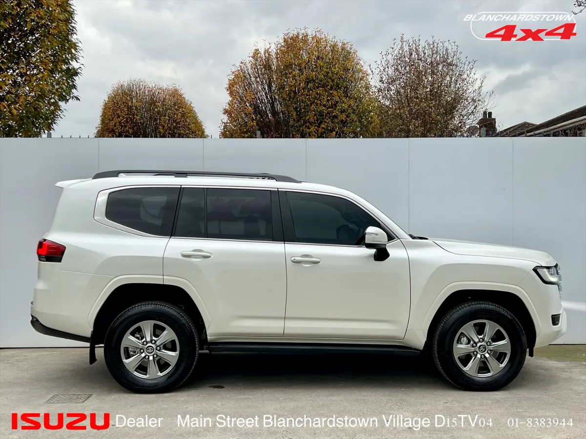 TOYOTA LAND CRUISER LC300 3.3 TwinTurbo V6 AMAZON - Image 4