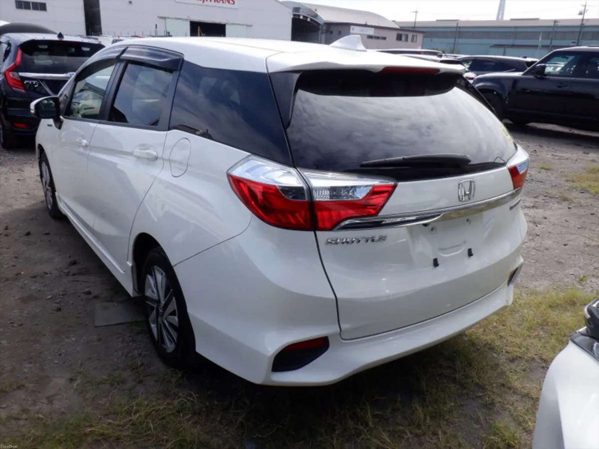 2016 Honda Shuttle 1.5 Hybrid HIGH SPEC - Image 2