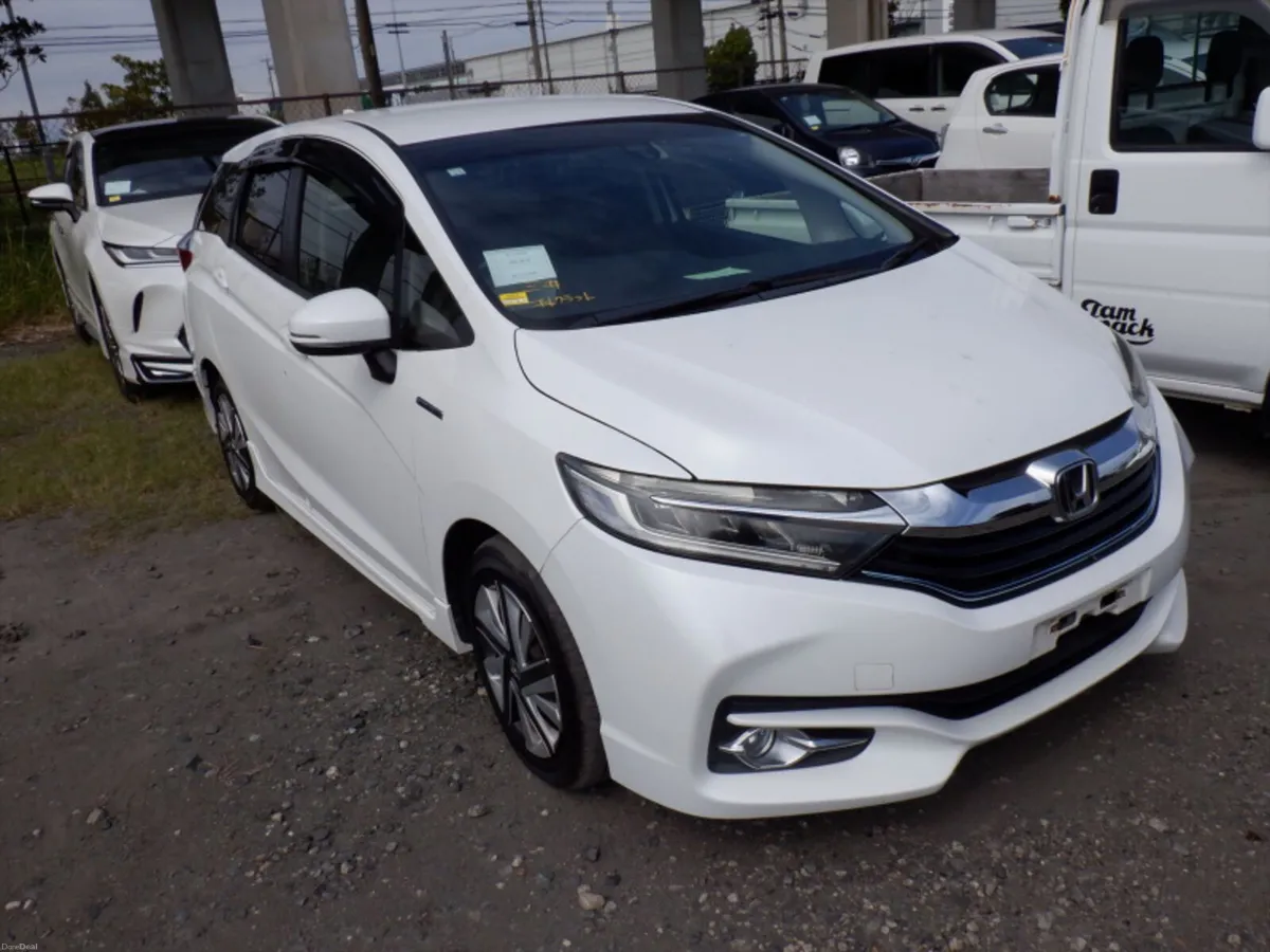 2016 Honda Shuttle 1.5 Hybrid HIGH SPEC - Image 4