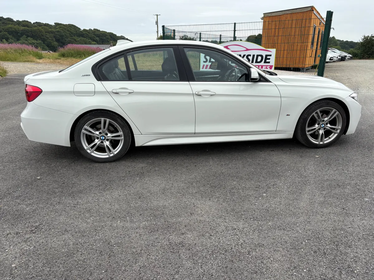 BMW 3-Series 2018 330E - Image 3
