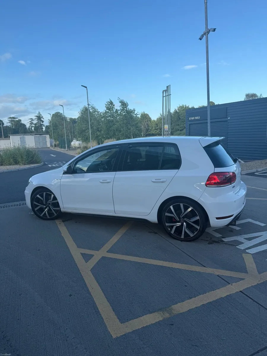 Volkswagen Golf GTI - High Spec - Image 4