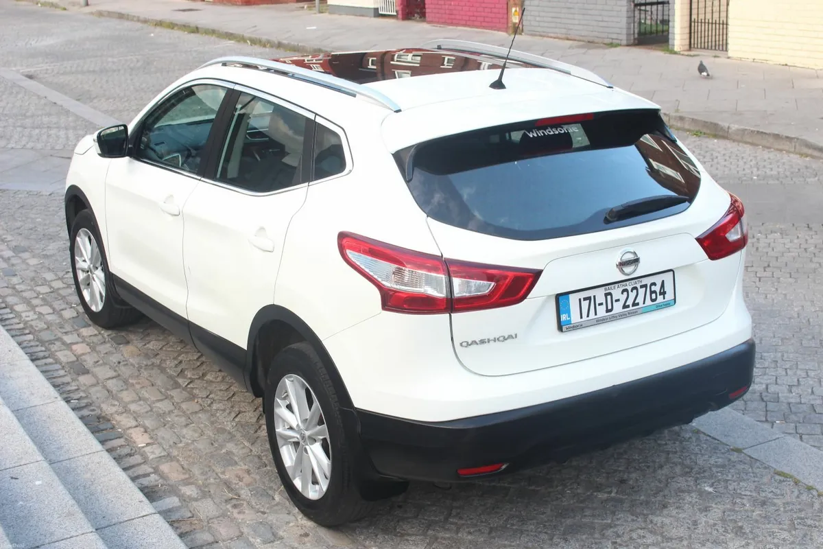 Nissan Qashqai 2017  Like New - Image 4