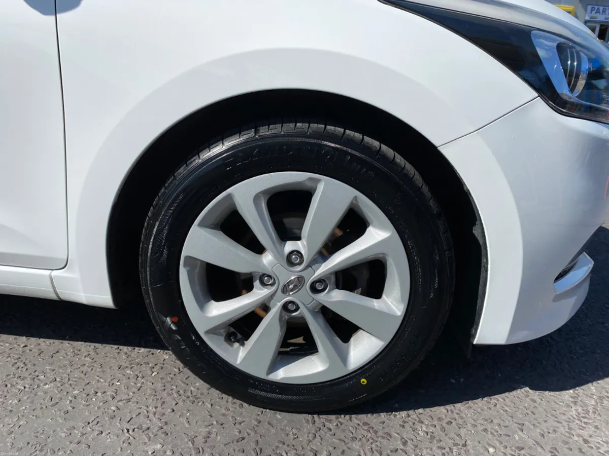 Hyundai i20 Active Deluxe 1.2 Petrol 2017 (171) - Image 2