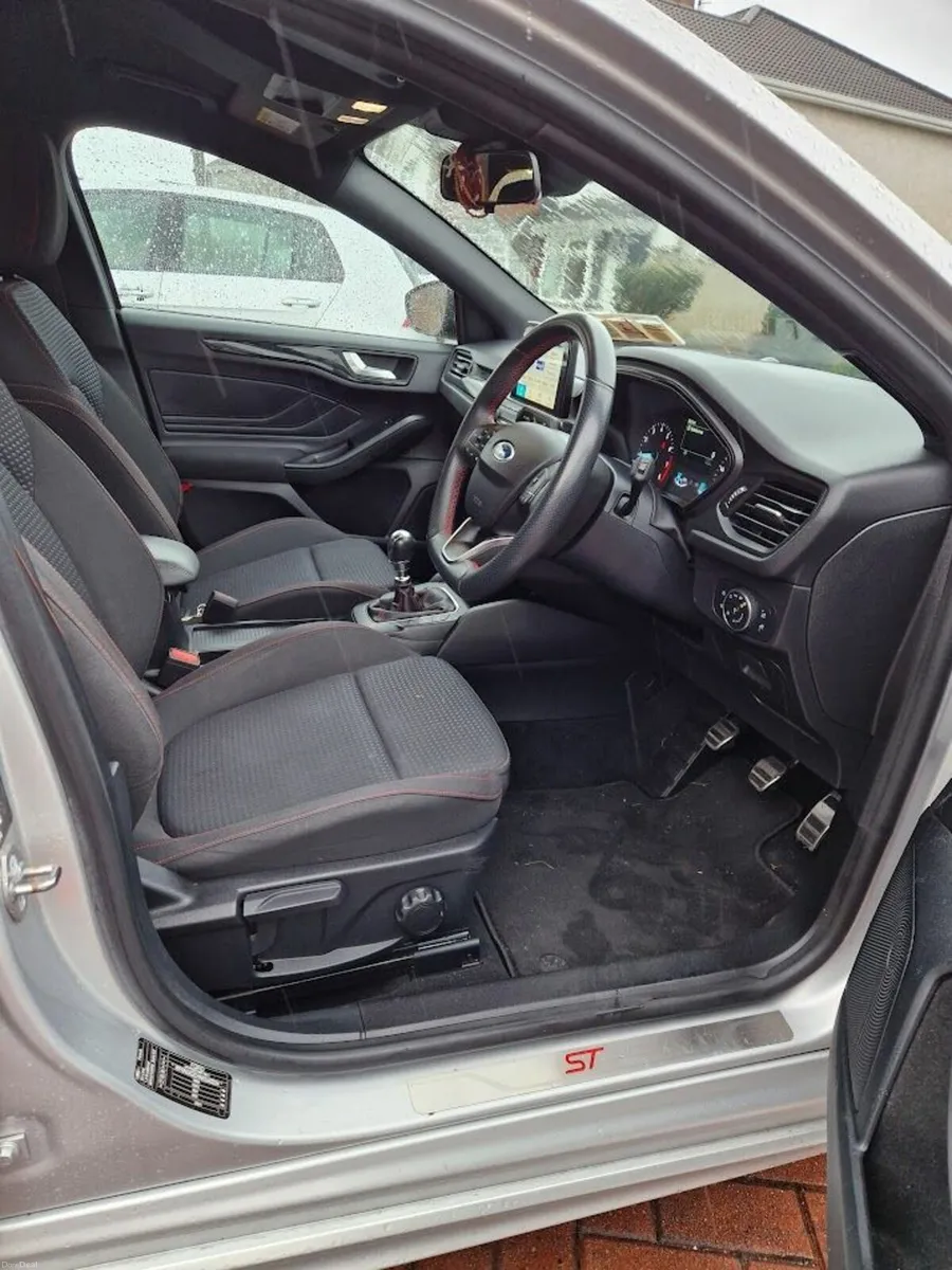 Ford Focus 2020 ST Line New NCT - Image 4