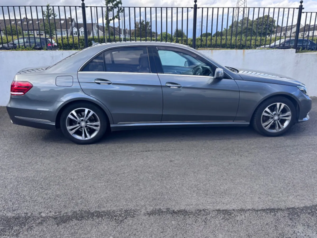 MERCEDES-BENZ E CLASS E220d SE CREAM LEATHER - Image 3