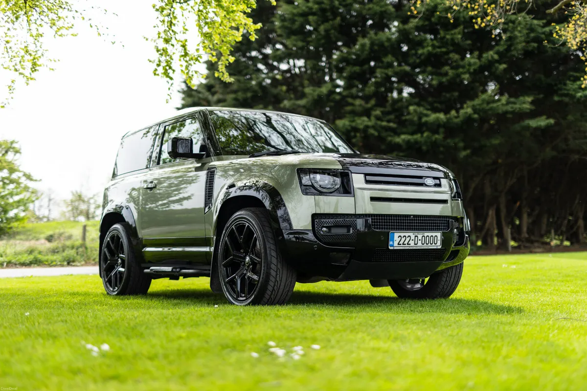 LAND ROVER DEFENDER 90 3.0D 250HP SE TOP SPEC - Image 1