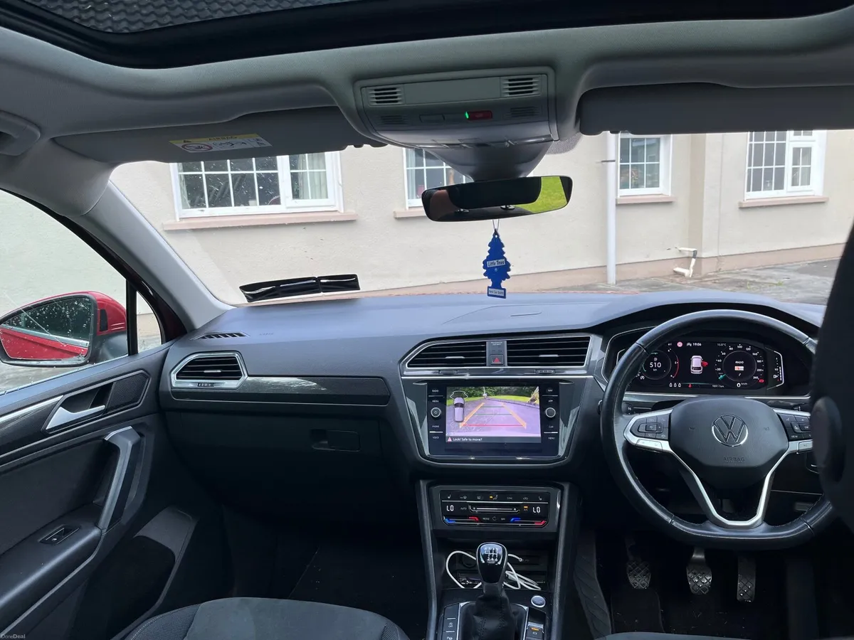 Volkswagen Tiguan 2021 - Image 2