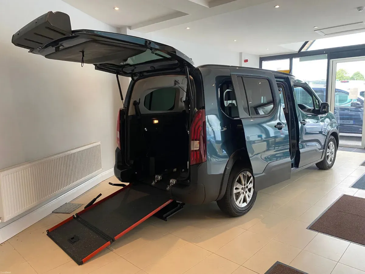 Wheelchair Taxi Peugeot Rifter - Image 6