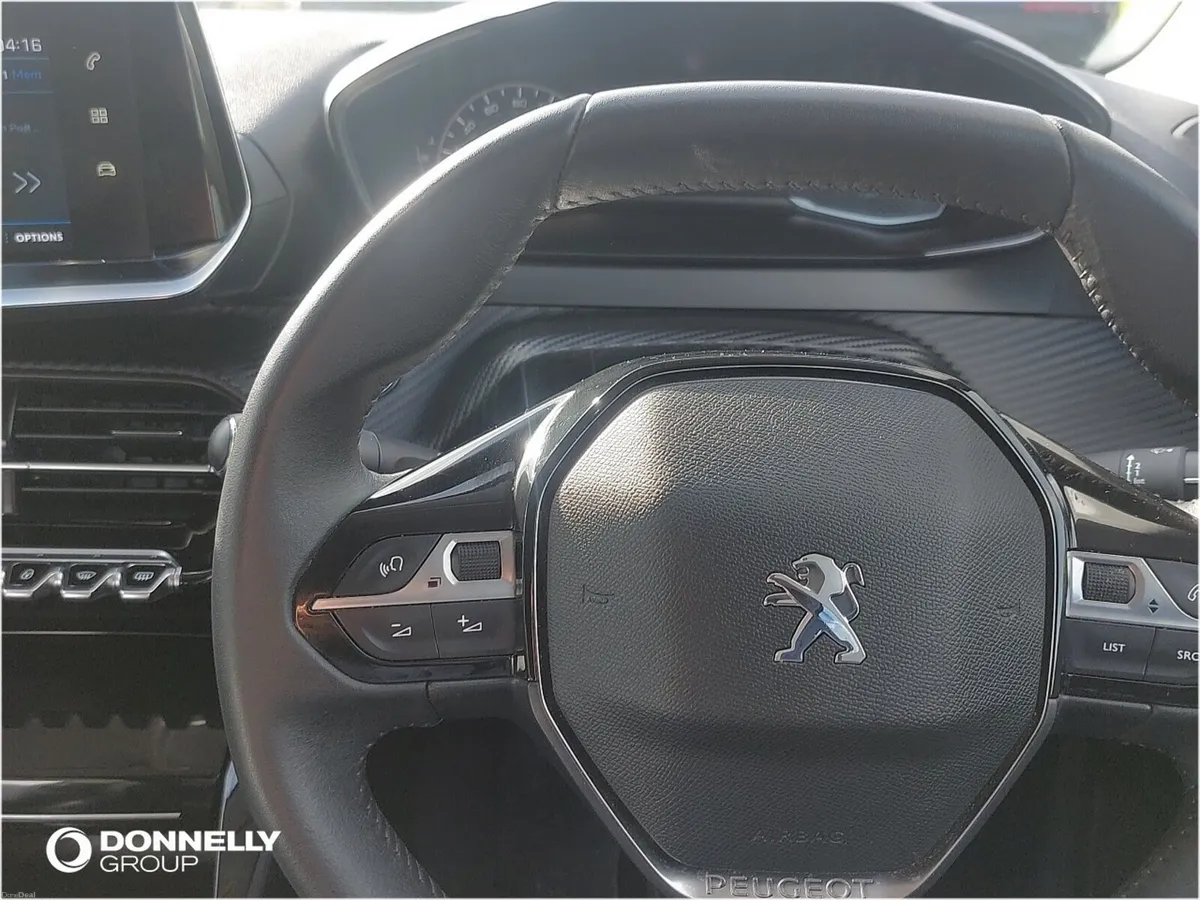 Peugeot 208 Hatchback Allure - Image 4