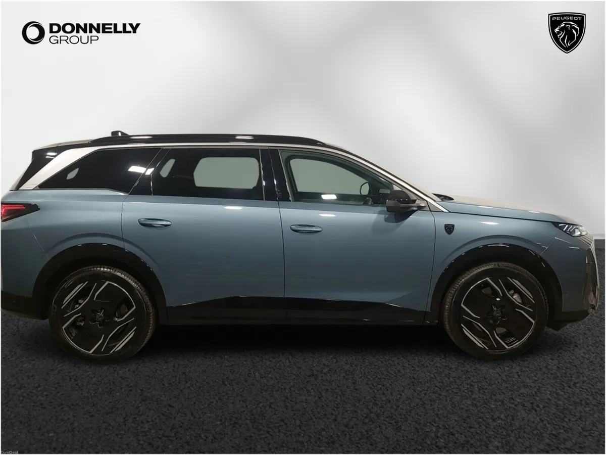 Peugeot 5008 E- Electric Estate GT - Image 3