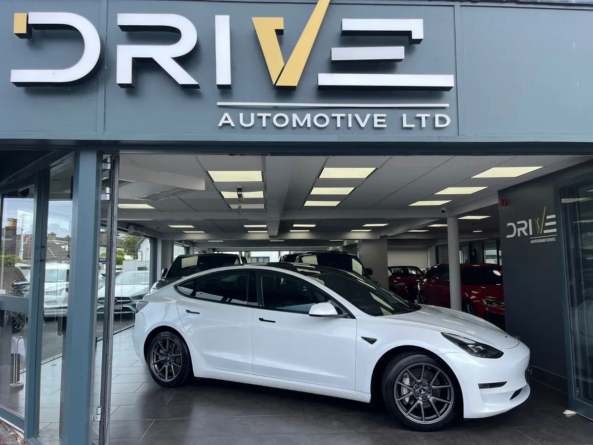 Tesla Model 3 2021 - Image 2