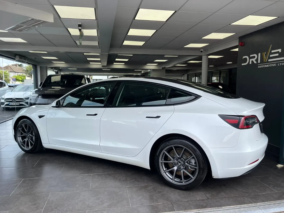 Tesla Model 3 2021 - Image 4
