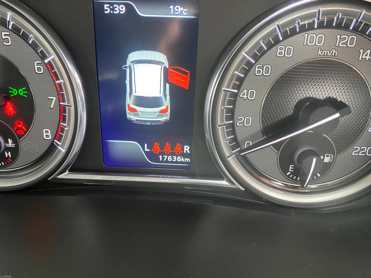 Suzuki Vitara 2023 SZT, Deposit now taken. - Image 4