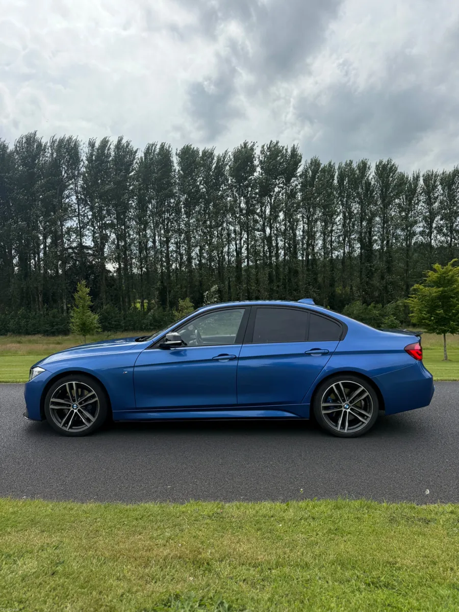 2017 BMW 320d M SPORT AUTO SHADOW EDITION - Image 4
