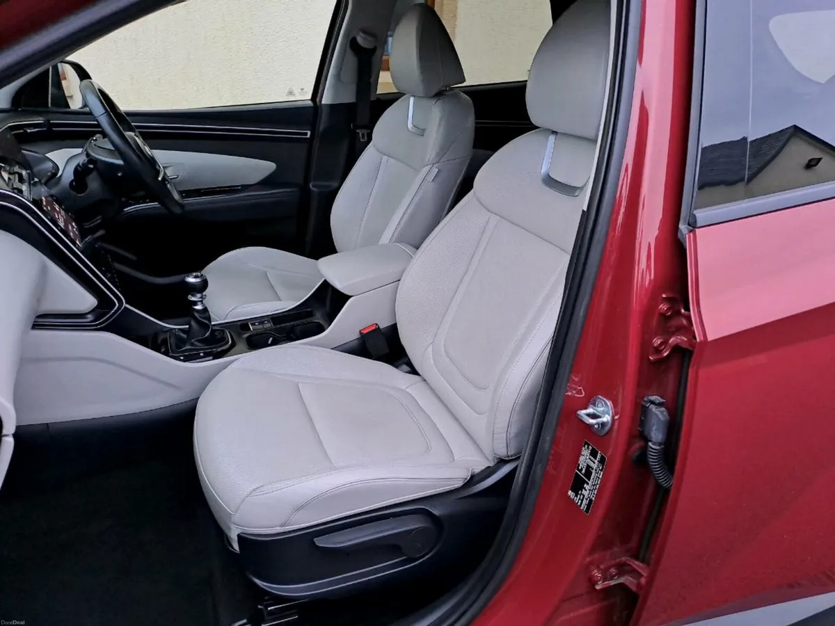 2021 Hyundai Tuscon Executive~Spotless Condition - Image 2