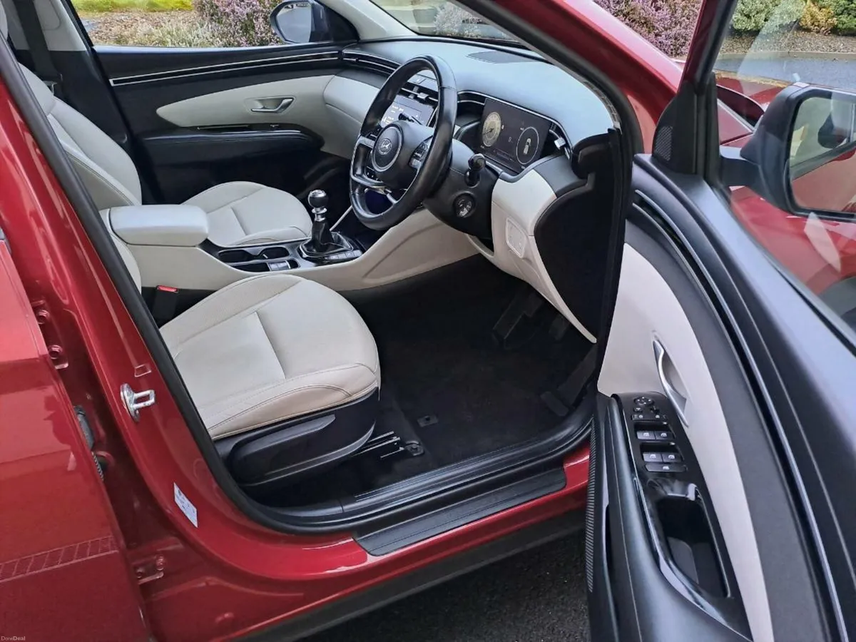 2021 Hyundai Tuscon Executive~Spotless Condition - Image 4