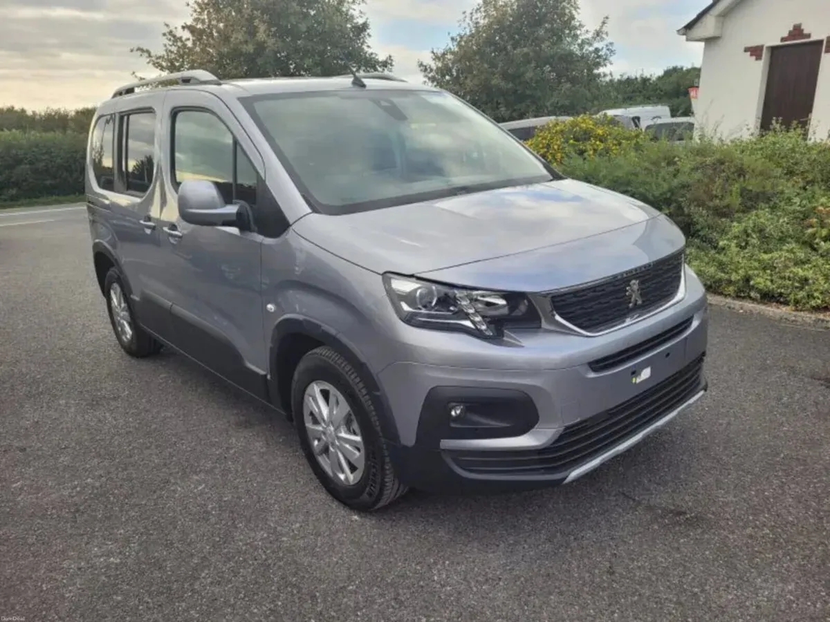 Wheelchair Taxi GREAT VALUE - Image 3