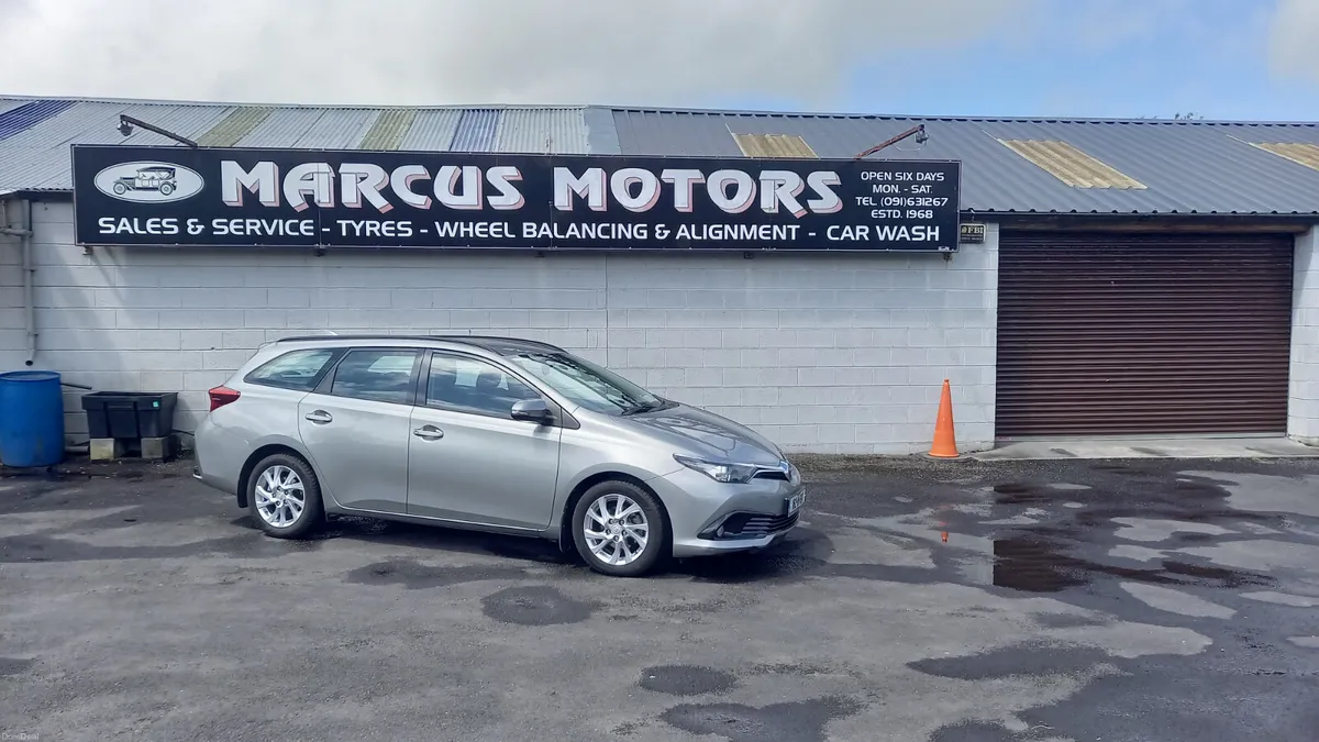 Toyota Auris 1.4D4D Estate - Image 2