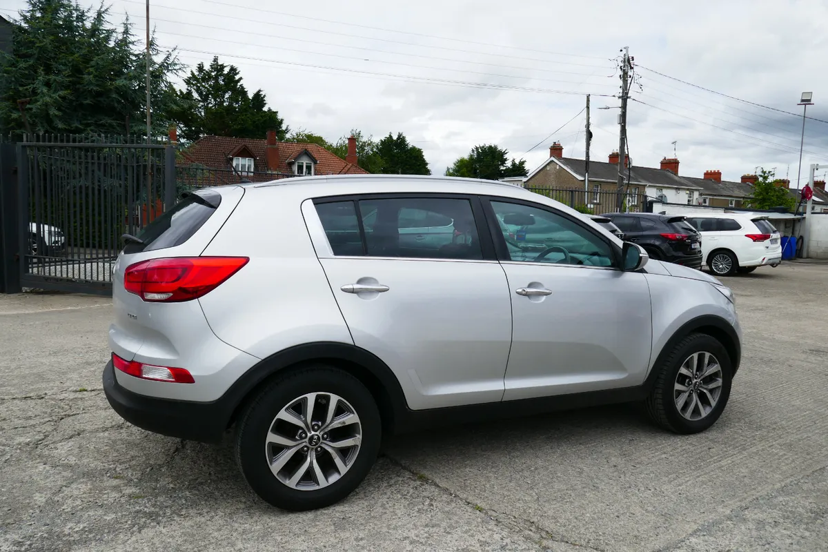142, KIA SPORTAGE GSE 4DR - Image 4