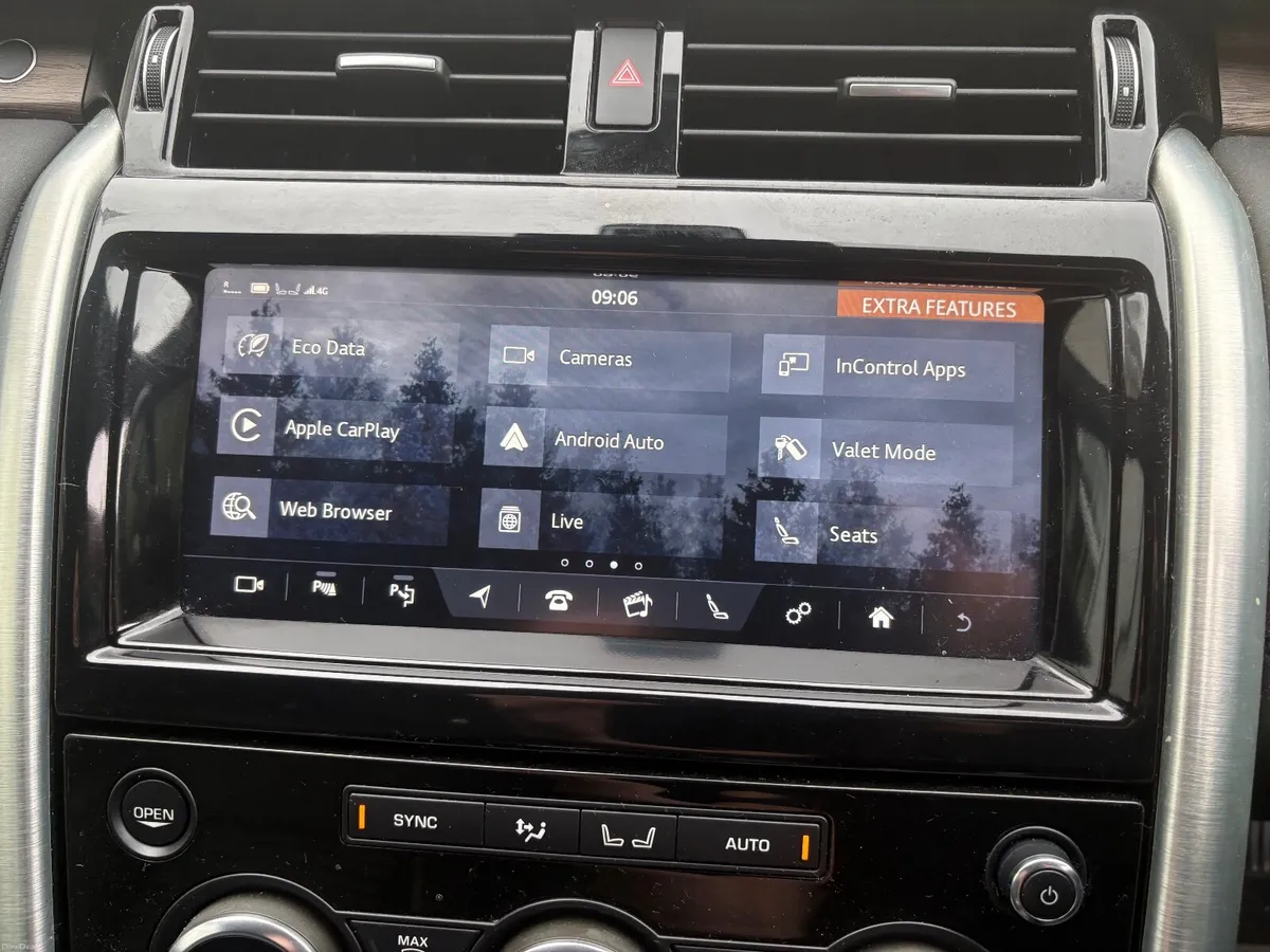 Land Rover Discovery 3.0 V6 HSE SV - 2018 - Image 2