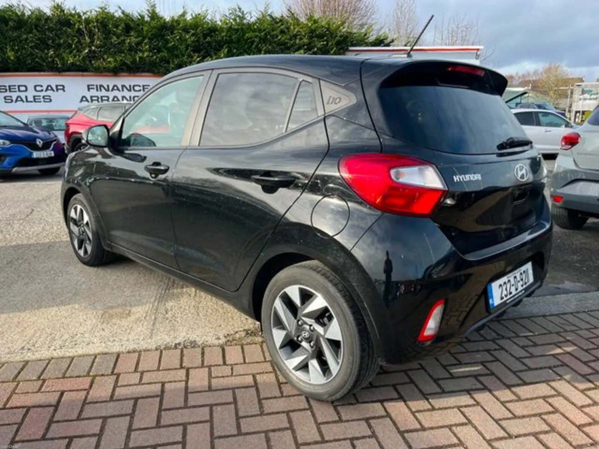 Hyundai i10 Deluxe Plus 5DR - Image 2
