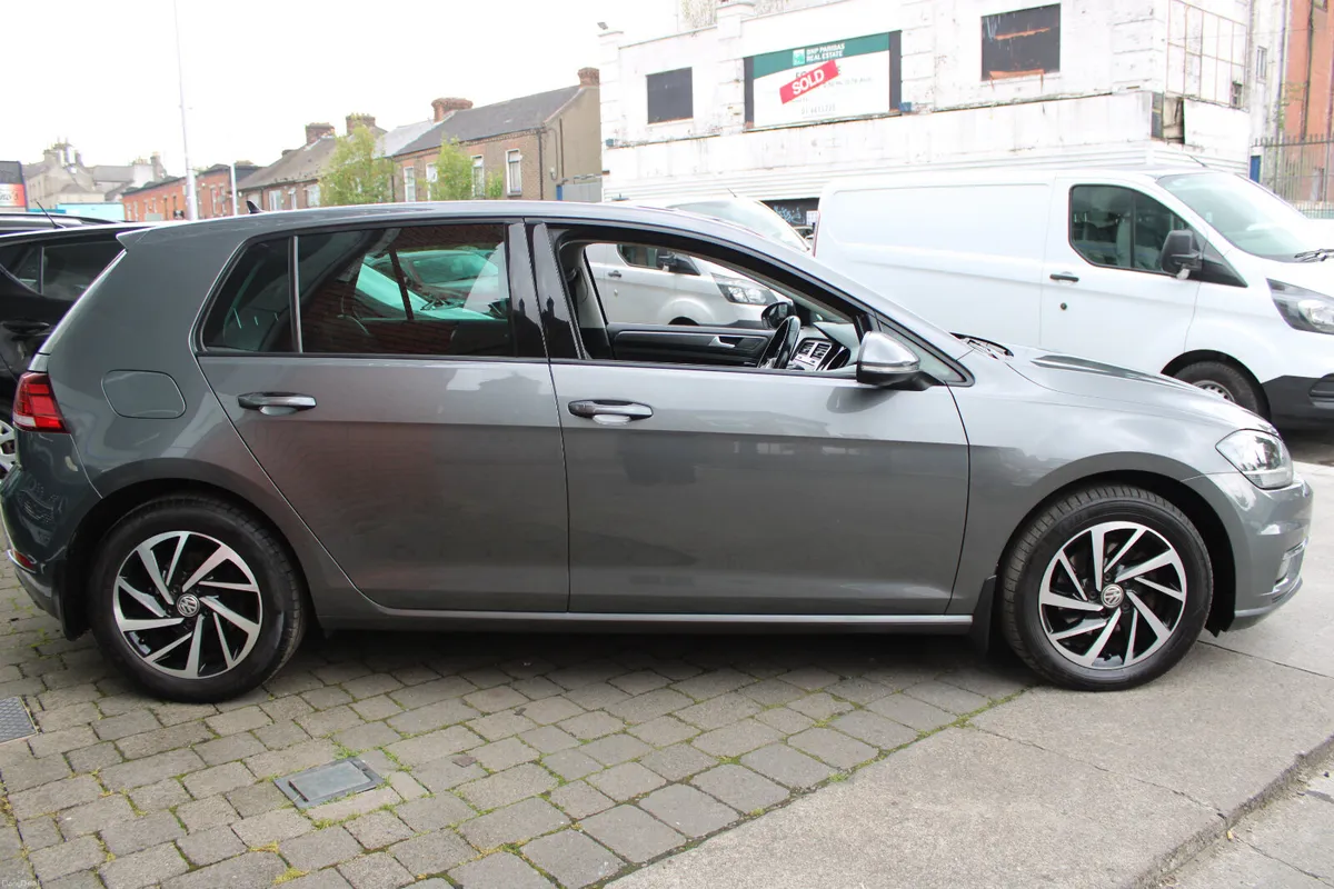 Volkswagen Golf 1.6 TDI MATCH 2020 - Image 3