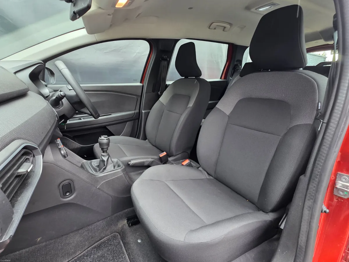 2024 Dacia Jogger 1.0 TCe ESSENTIAL  // 7 SEATERS - Image 4