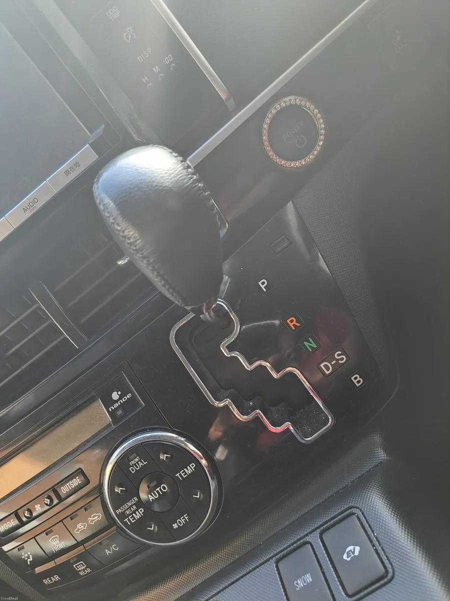 Toyota Estima 2016 - Image 2