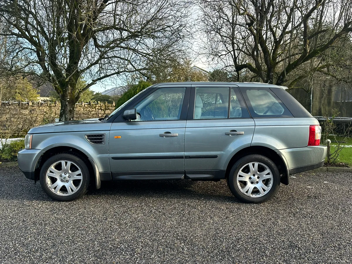 Range Rover Sport HSE Crew Cab - Image 5