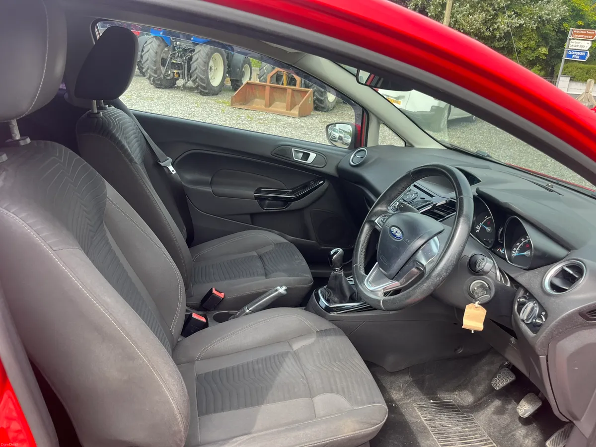 2015 Ford  fiesta 1.2 petrol Zetec - Image 4