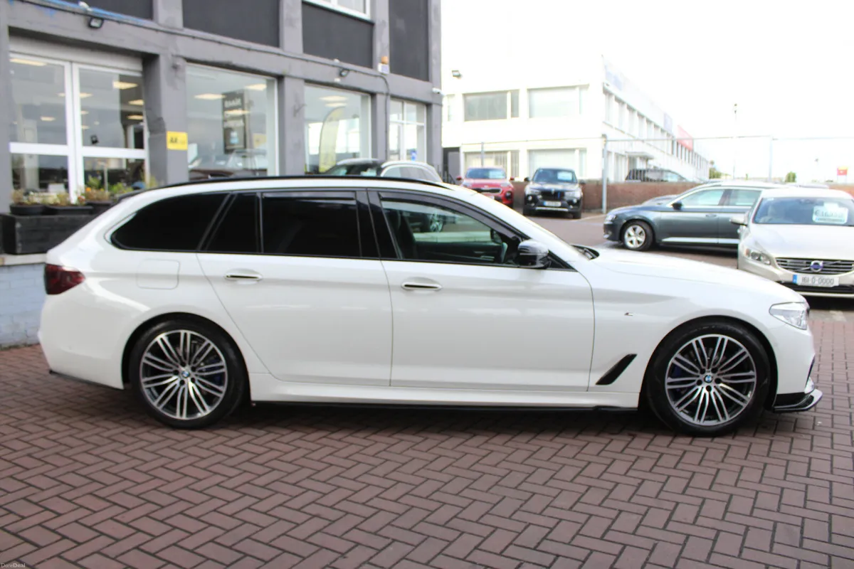 BMW 523DM-SPORT PLUS PACK AUTOMATIC // LOADS OF EX - Image 3