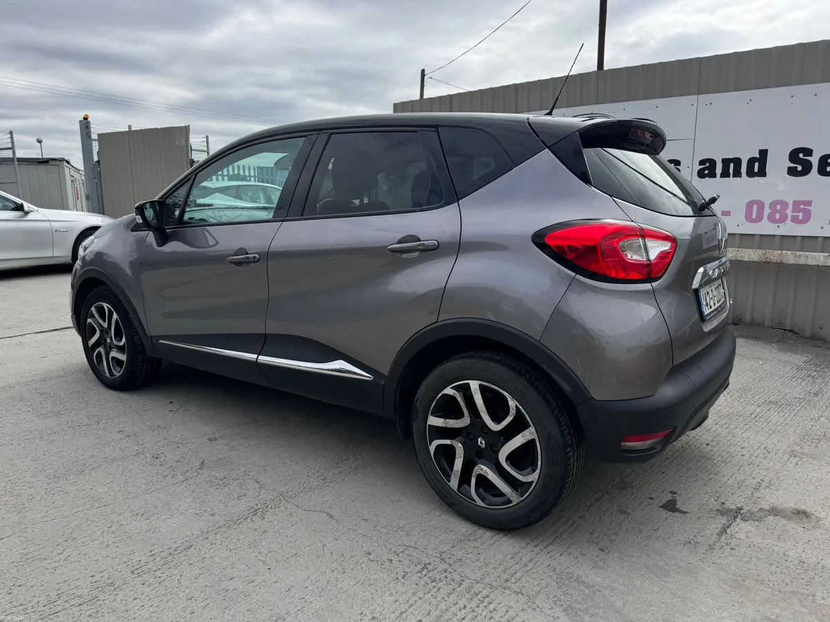142 Renault Captur 1.5D SIGNATURE Warranty - Image 2