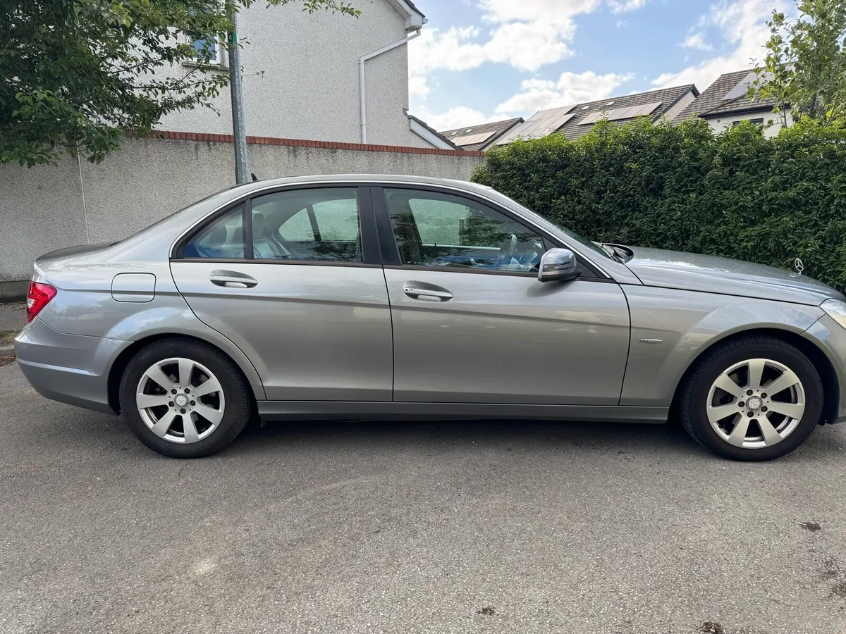 Mercedes-Benz C-Class C200 2012 - Image 2