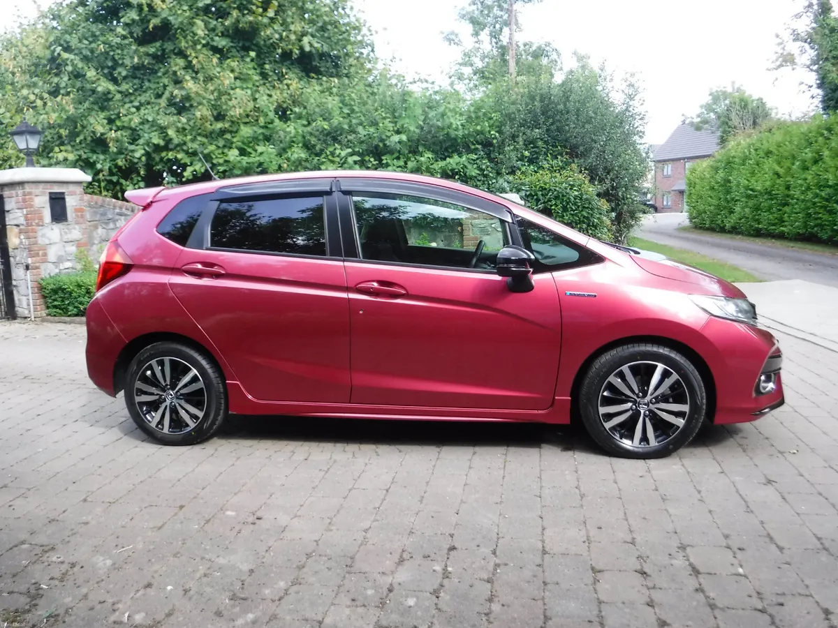 Honda Fit 1.5 AUTO HYBRID SPORTS NCT 7/27 - Image 2