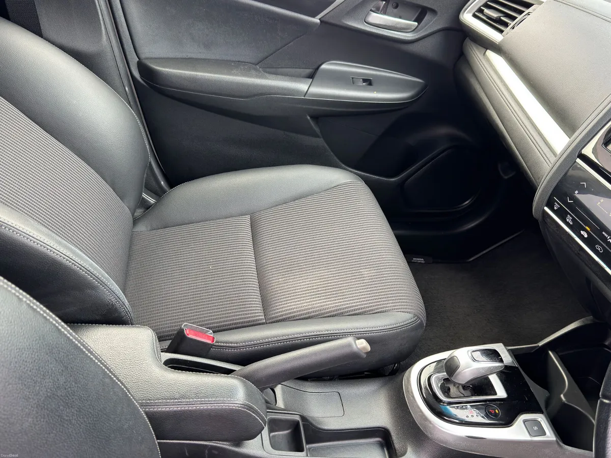 Honda Fit 2019 hybrid - Image 3