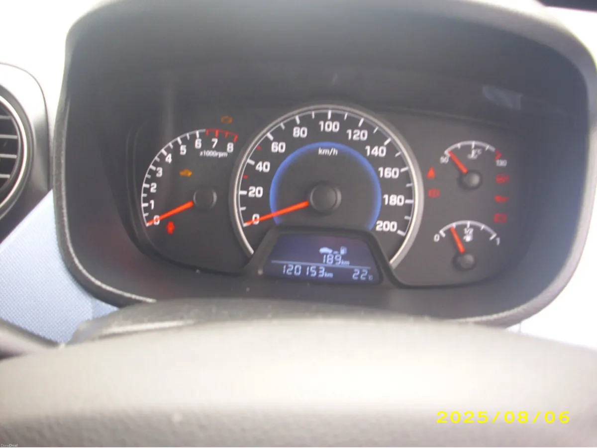 Hyundai i10 MANUAL DELUXE 4DR - Image 3