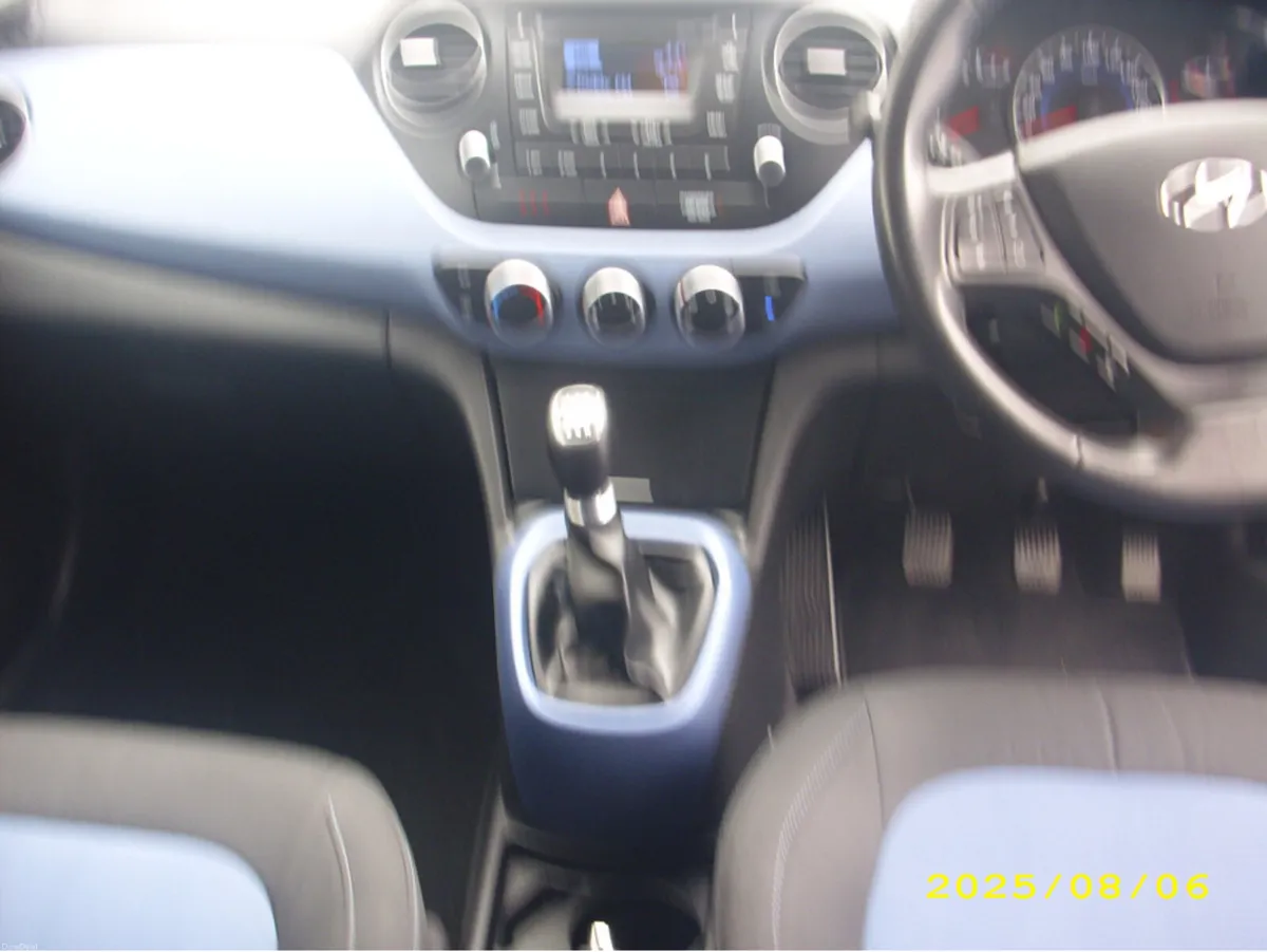 Hyundai i10 MANUAL DELUXE 4DR - Image 5