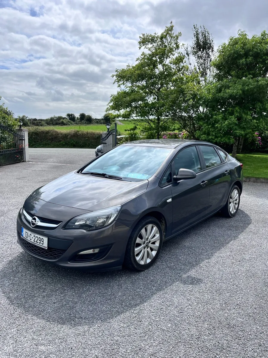 Opel Astra 2013 - Image 1