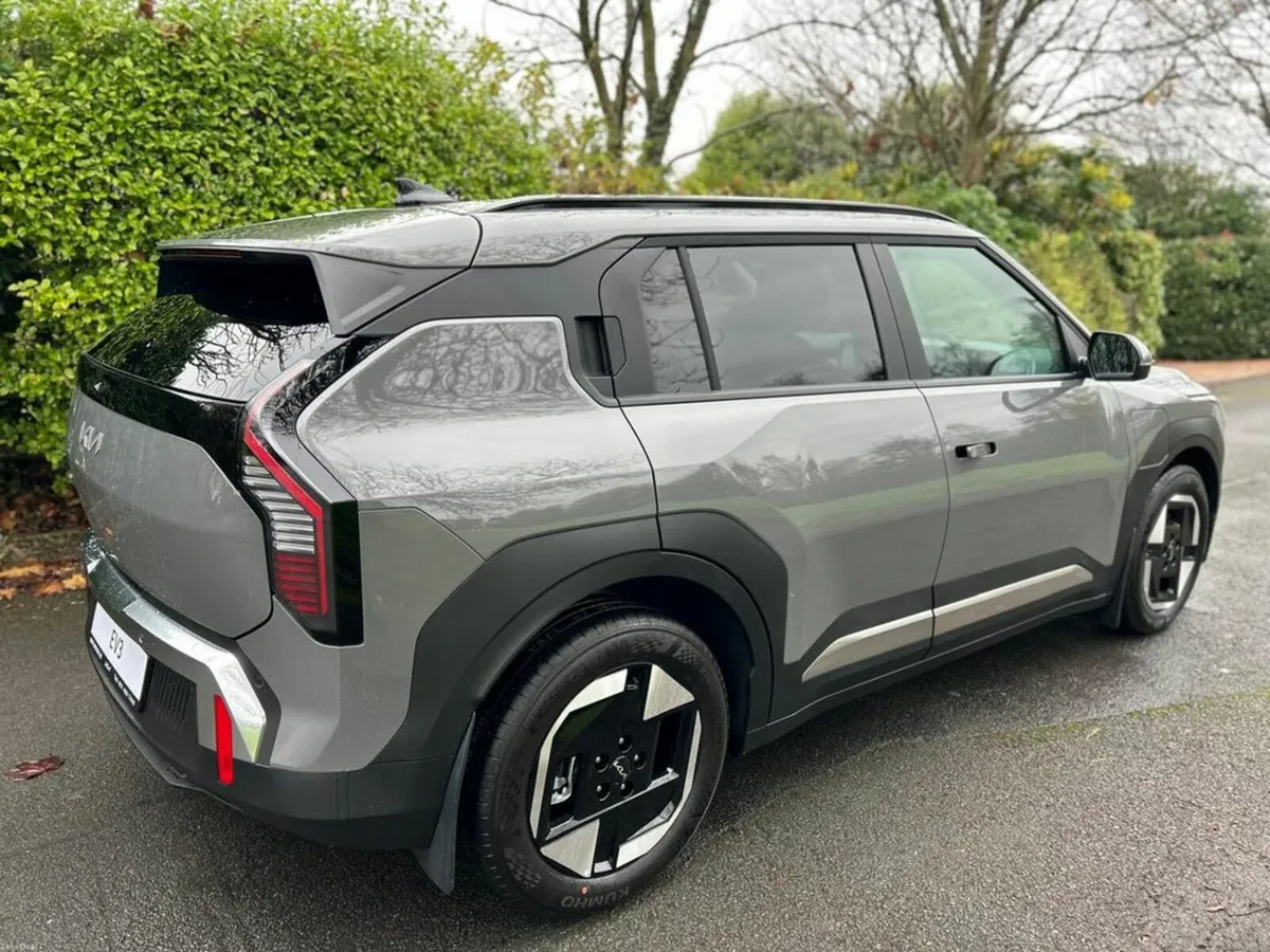 Kia EV3 Order now 261 *Earth 2 up to 436 km range, - Image 3