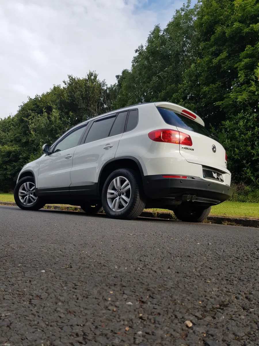 VW Tiguan 152 WARRANTY, Service history Bluemotion - Image 4