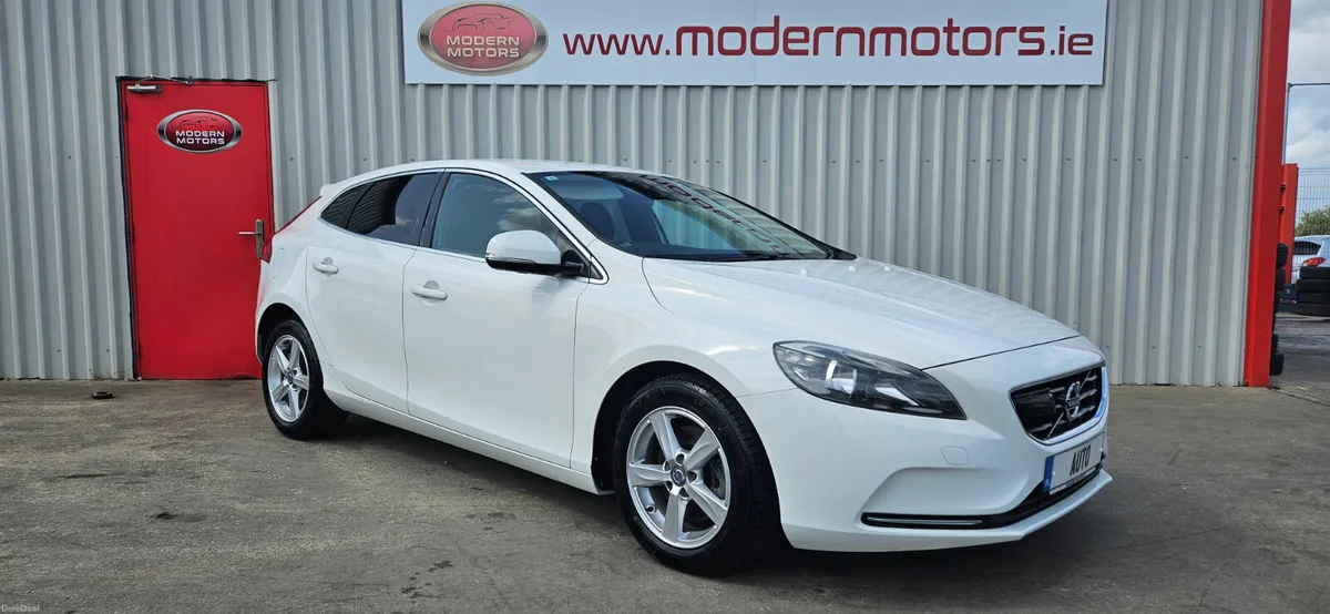 volvo v40 auto 1.6t se edition low kms - Image 2