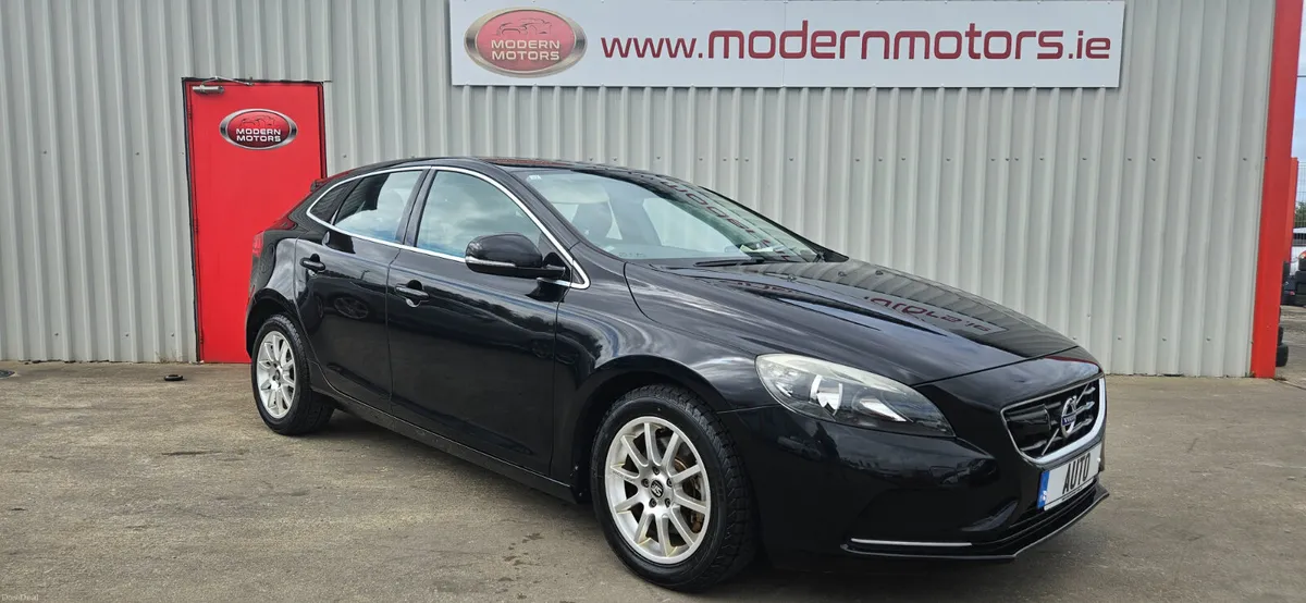 volvo v40 auto 1.6t se petrol low kms - Image 3