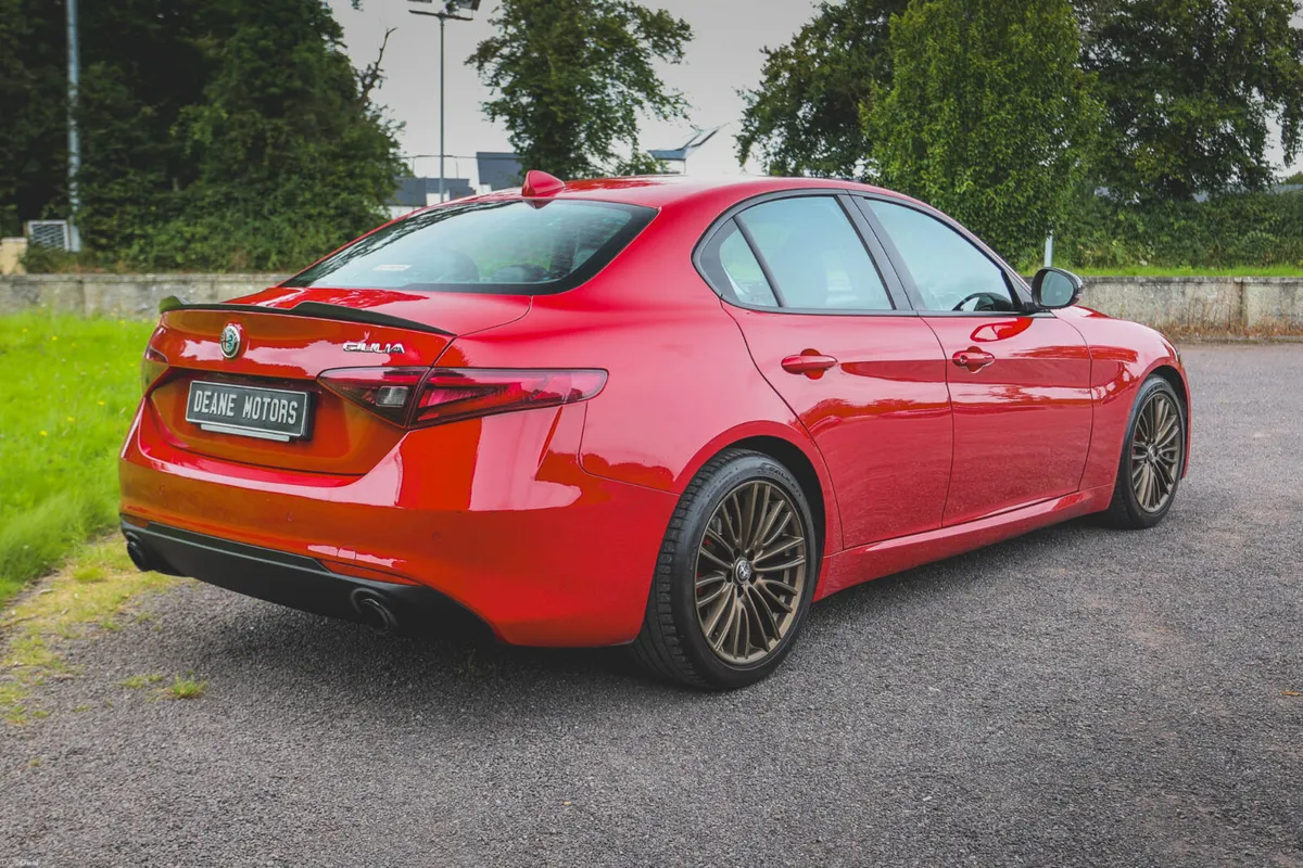 2018 Alfa Romeo Giulia - Image 2