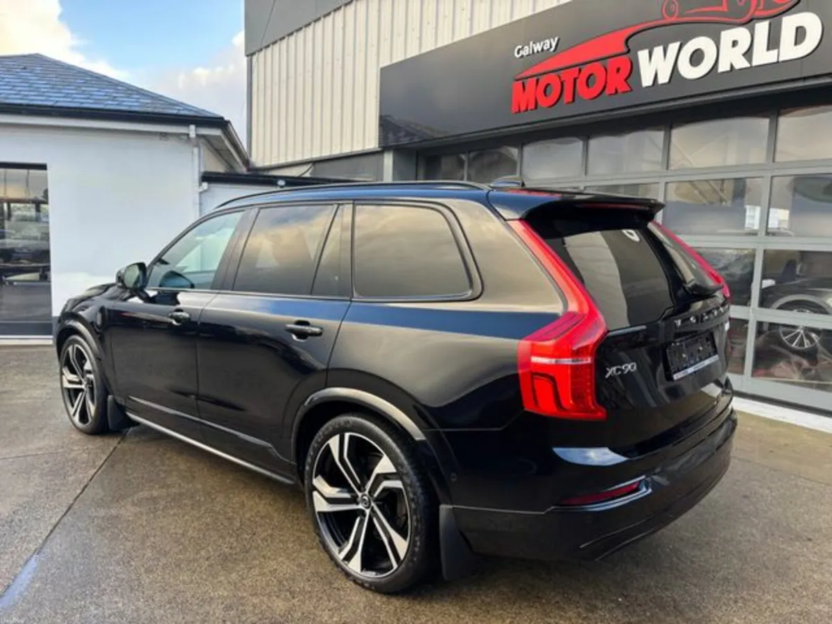 Volvo XC90 RECHARGE T8 ULTIMATE DARK AWD - Image 2